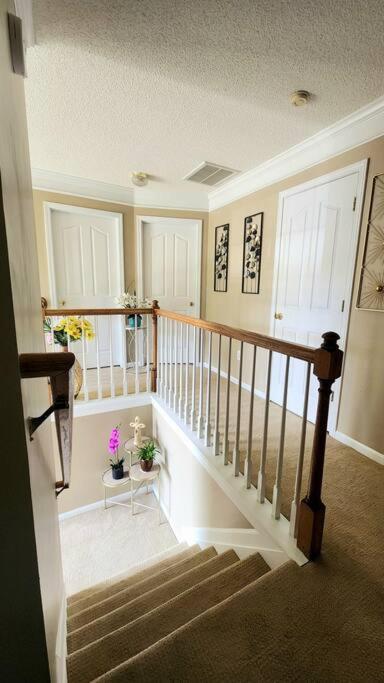 Family Friendly 3 Bed/r Home, Free Parking / Wi-fi