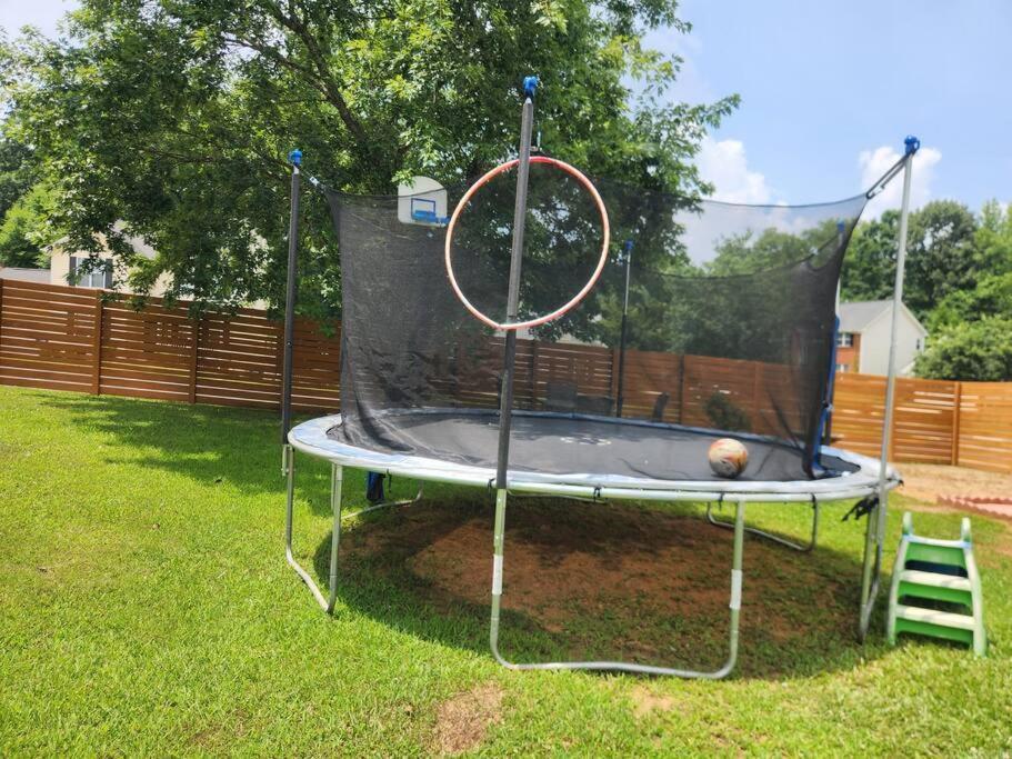 Family Friendly 3 Bed/r Home, Free Parking / Wi-fi Charlotte
