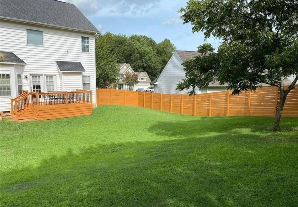 Family Friendly 3 Bed/r Home, Free Parking / Wi-fi Holiday home *