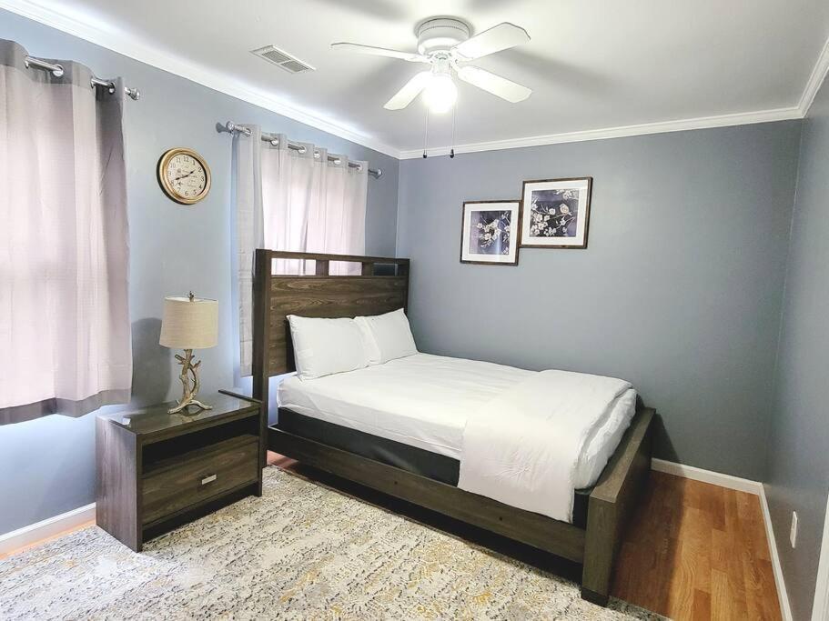 Holiday home Spacious 3 Bedroom 2.5 Baths Home. Free Parking And Wi-fi