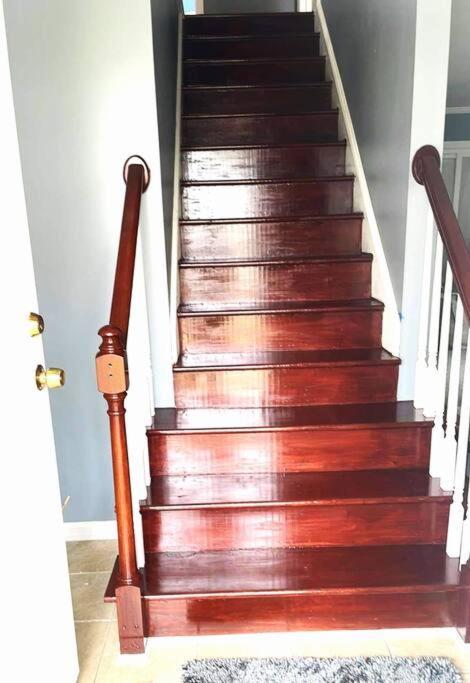 Spacious 3 Bedroom 2.5 Baths Home. Free Parking And Wi-fi