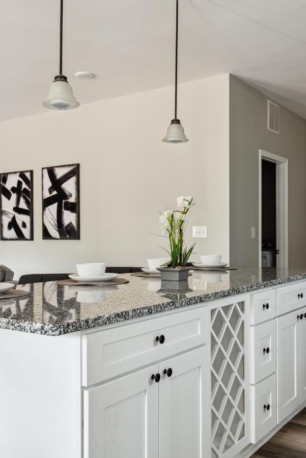 Serenity 12min From Uptown & Spectrum Ctr Holiday home