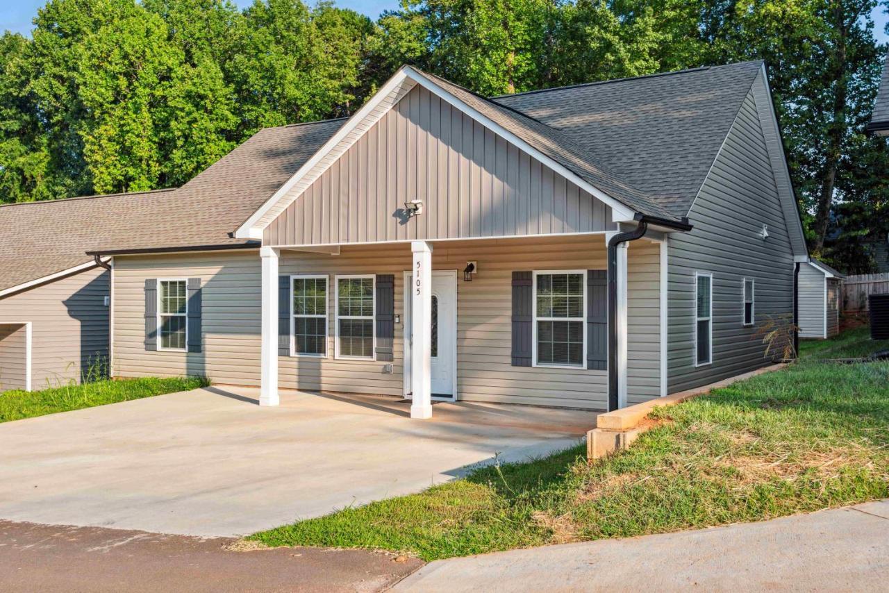 Serenity 12min From Uptown & Spectrum Ctr Holiday home *