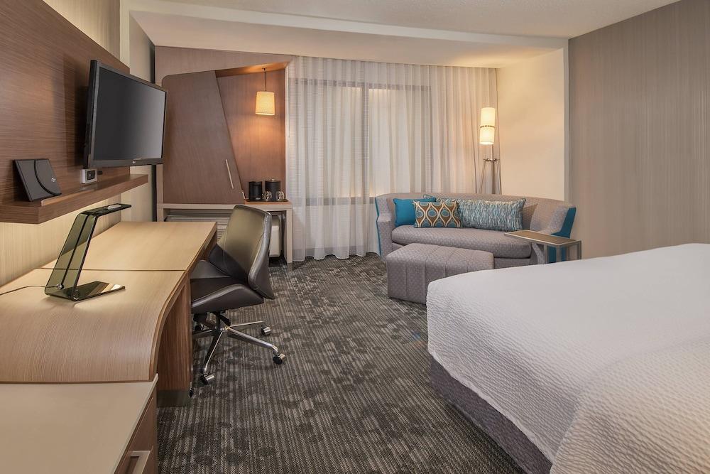Courtyard Steele Creek Hotel 3*