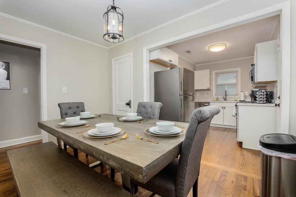 Apartment Minutes Away From Downtown Area