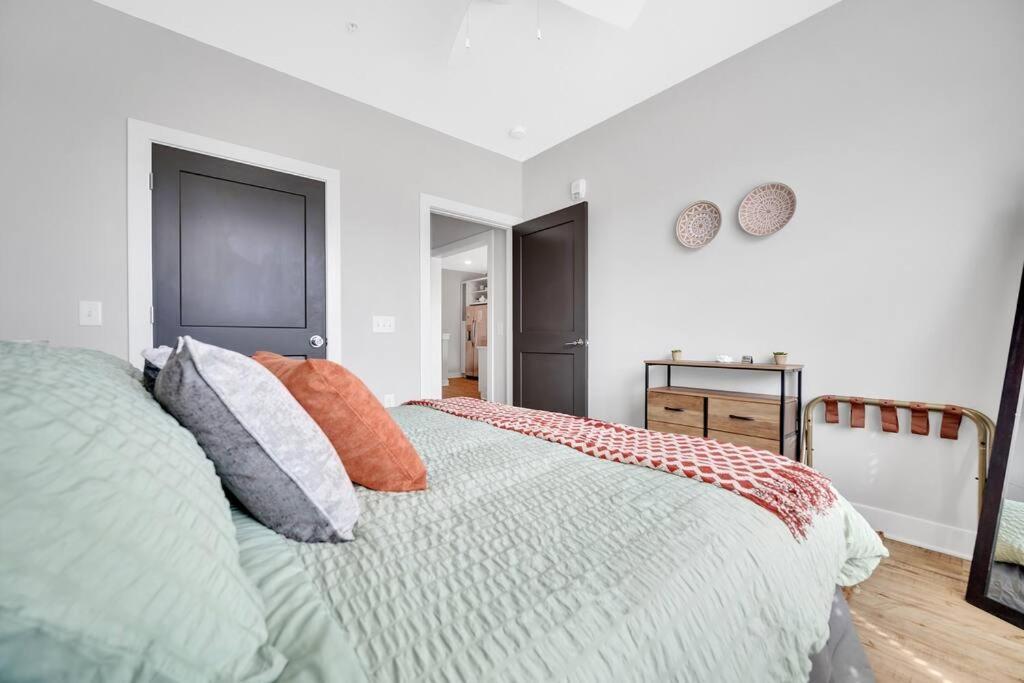 Organic Modern ~ King Bed ~ In Plaza Midwood * Charlotte