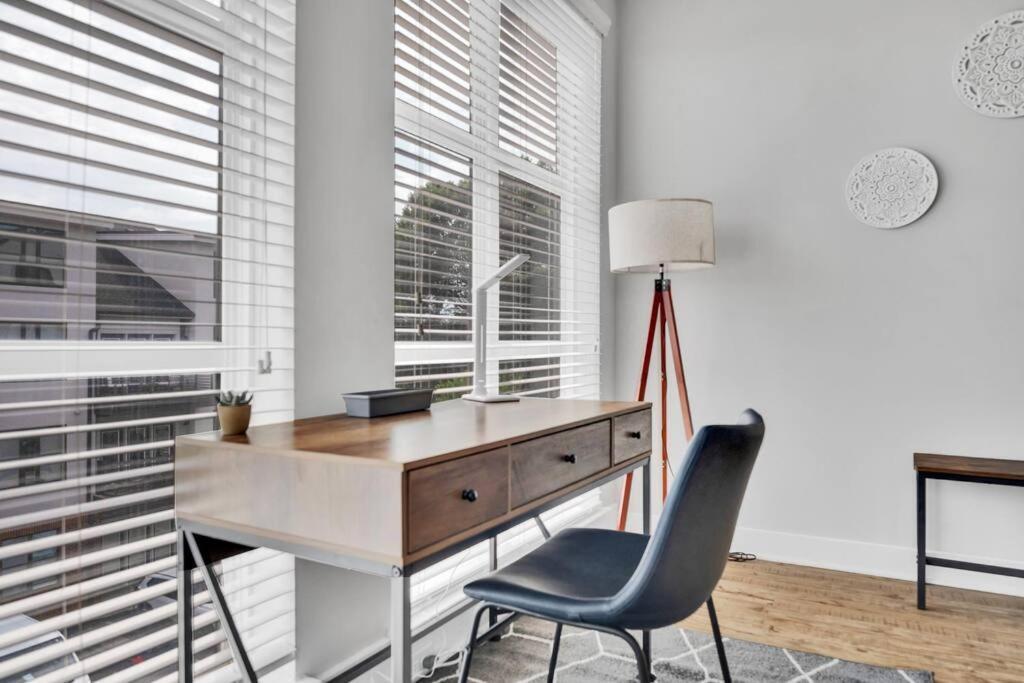 Organic Modern ~ King Bed ~ In Plaza Midwood Apartment Charlotte