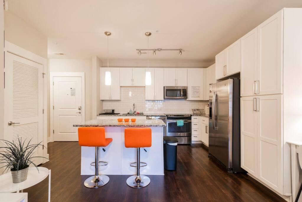 Luxury Dilworth 1br ◉ Near Food, Shops & Greenway Apartment