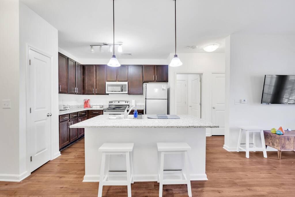 Apartment 1br King Bed Near Shopping, Dining & Entertainment
