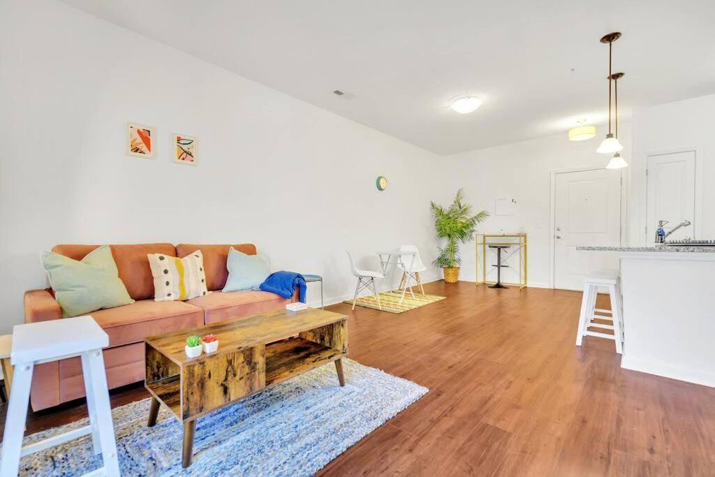 Apartment 1br King Bed Near Shopping, Dining & Entertainment