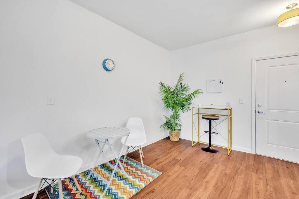 Apartment 1br King Bed Near Shopping, Dining & Entertainment