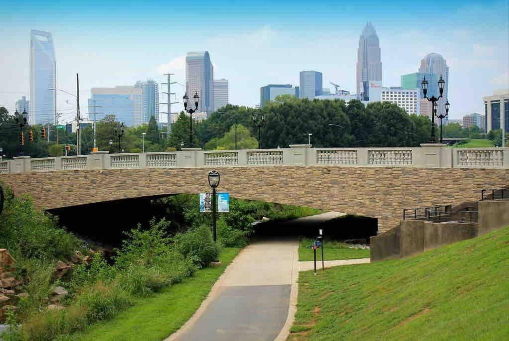 Luxury Dilworth 1br ◉ Near Food, Shops & Greenway Apartment