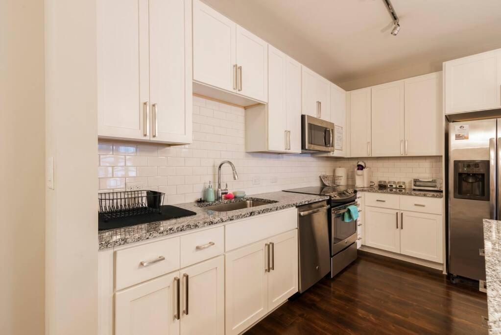Luxury Dilworth 1br ◉ Near Food, Shops & Greenway *