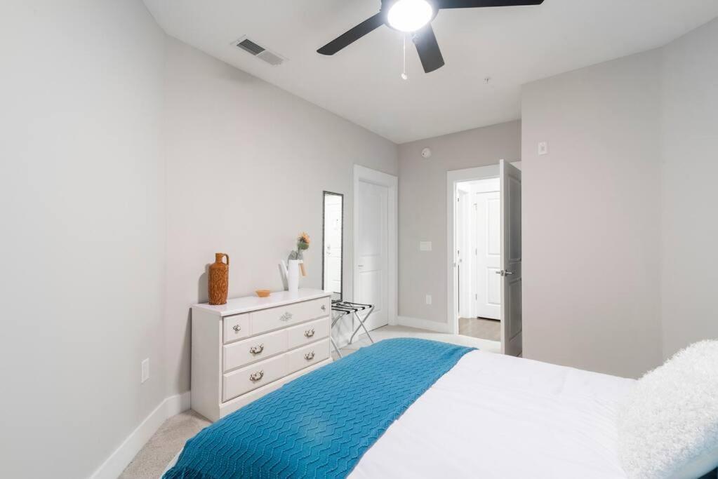 Apartment Luxury Dilworth 1br ◉ Near Food, Shops & Greenway *