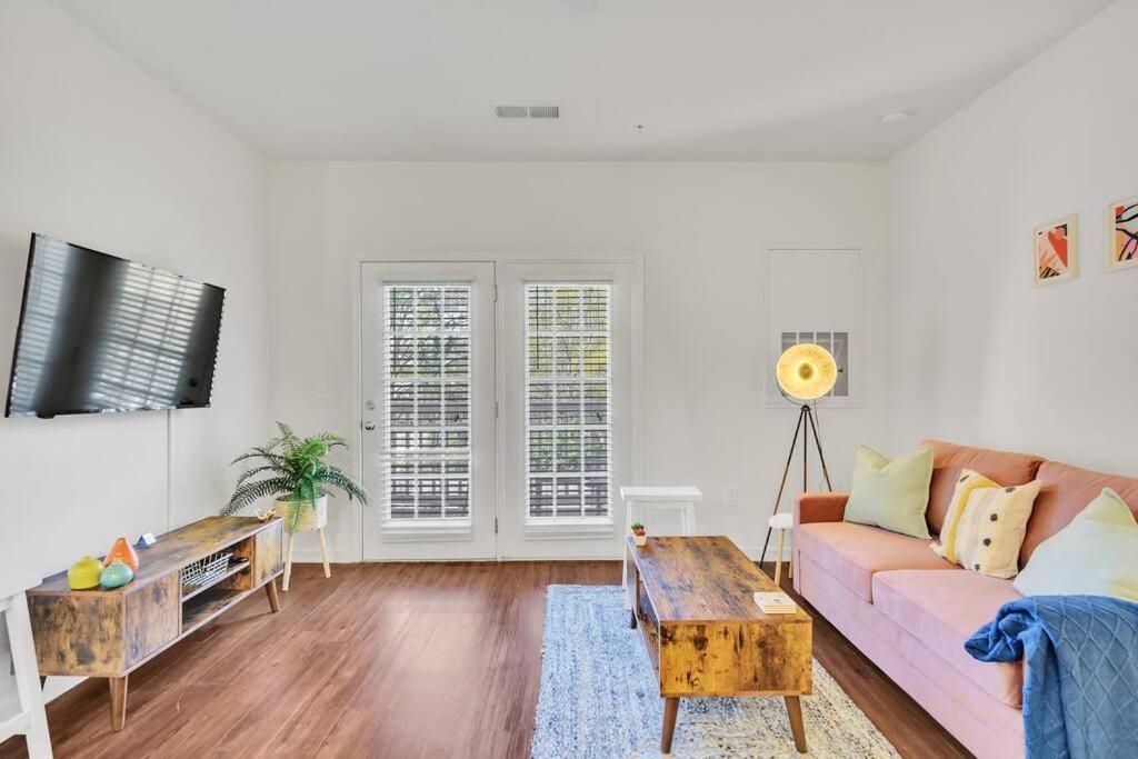 1br King Bed Near Shopping, Dining & Entertainment Apartment