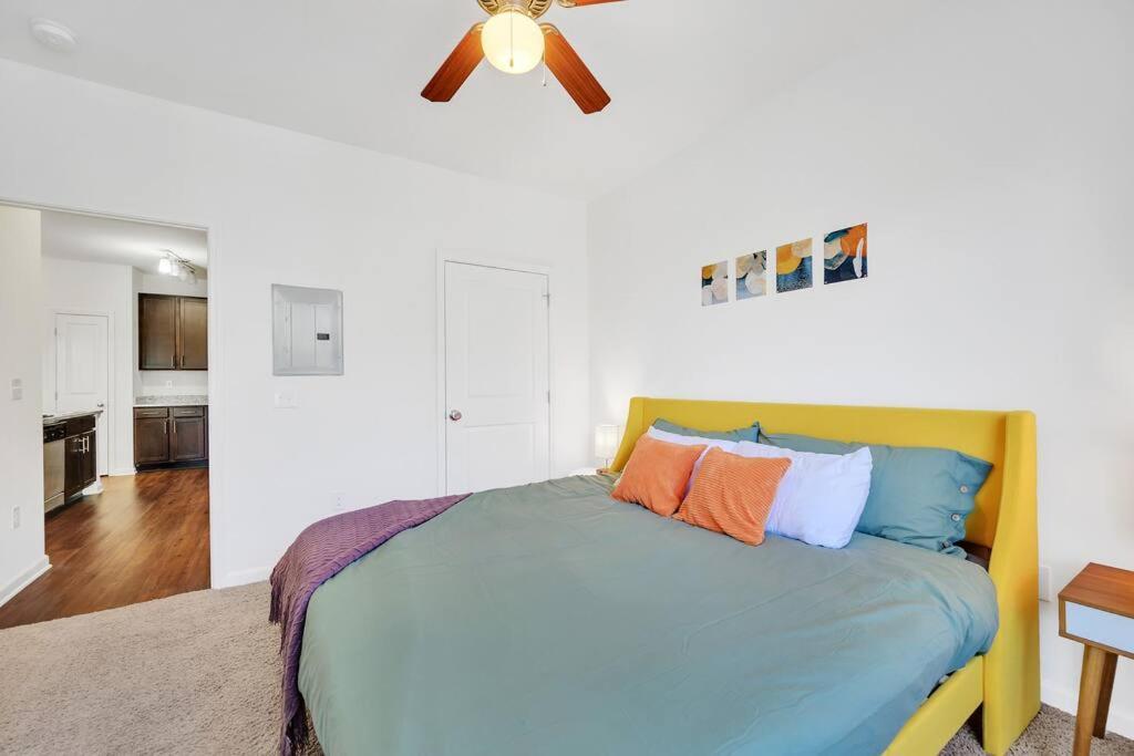 1br King Bed Near Shopping, Dining & Entertainment