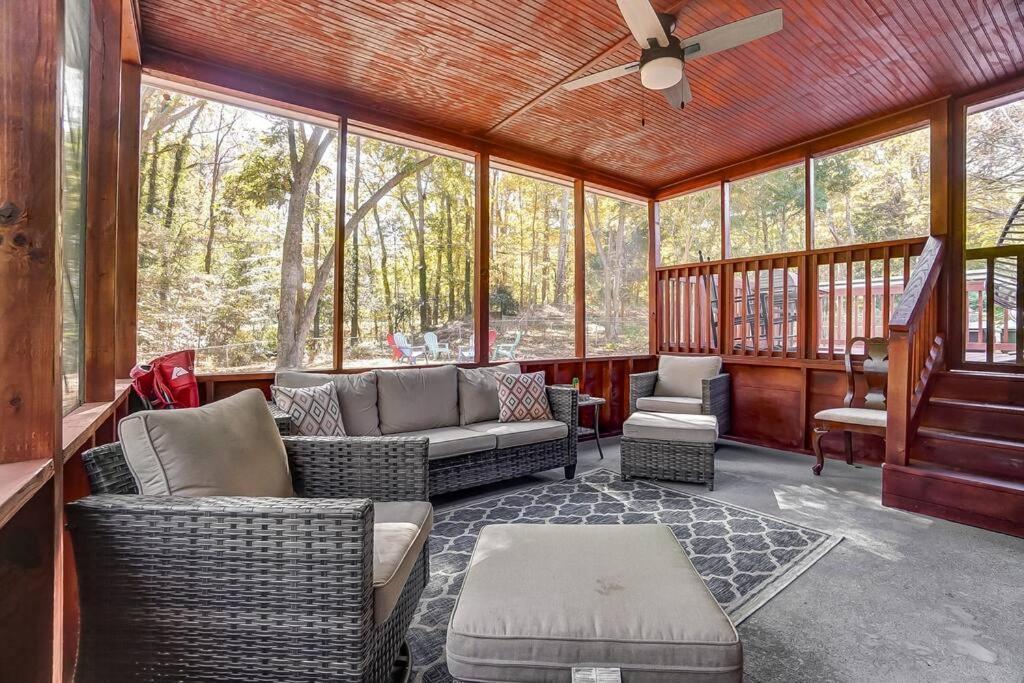 Holiday home Charm Haven With Outdoor Tv