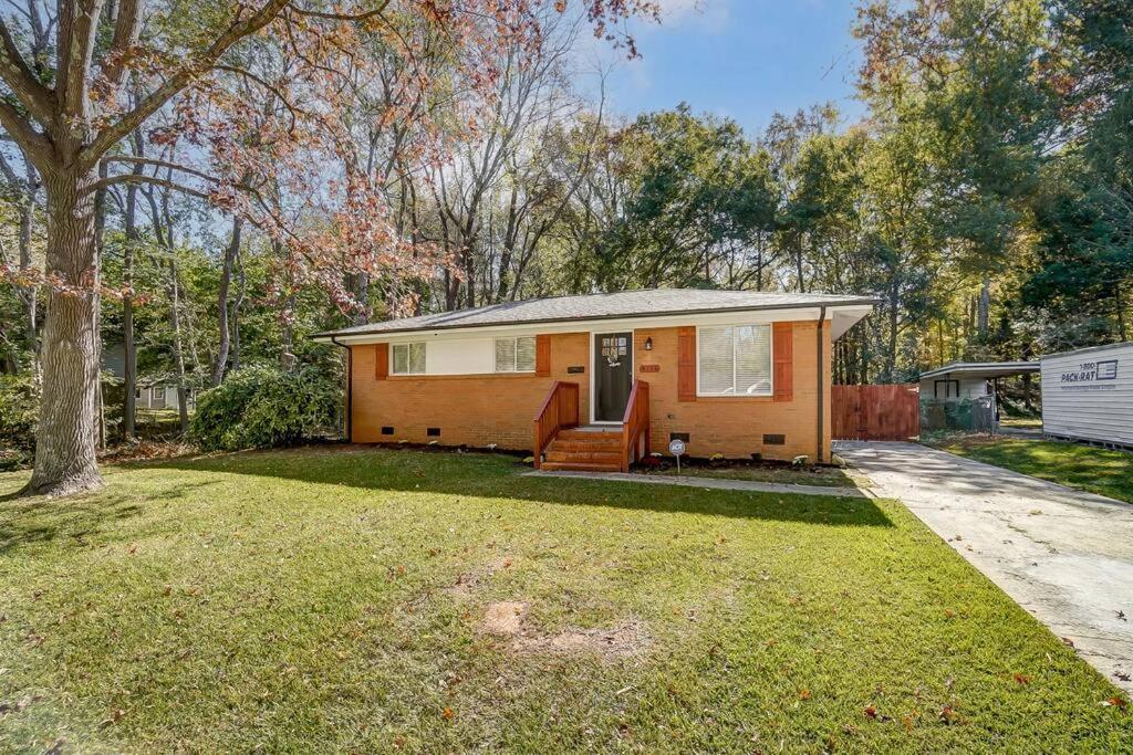 Charm Haven With Outdoor Tv Charlotte