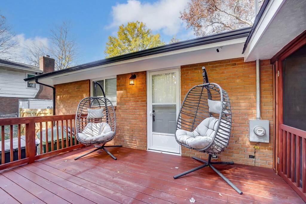 Charm Haven With Outdoor Tv