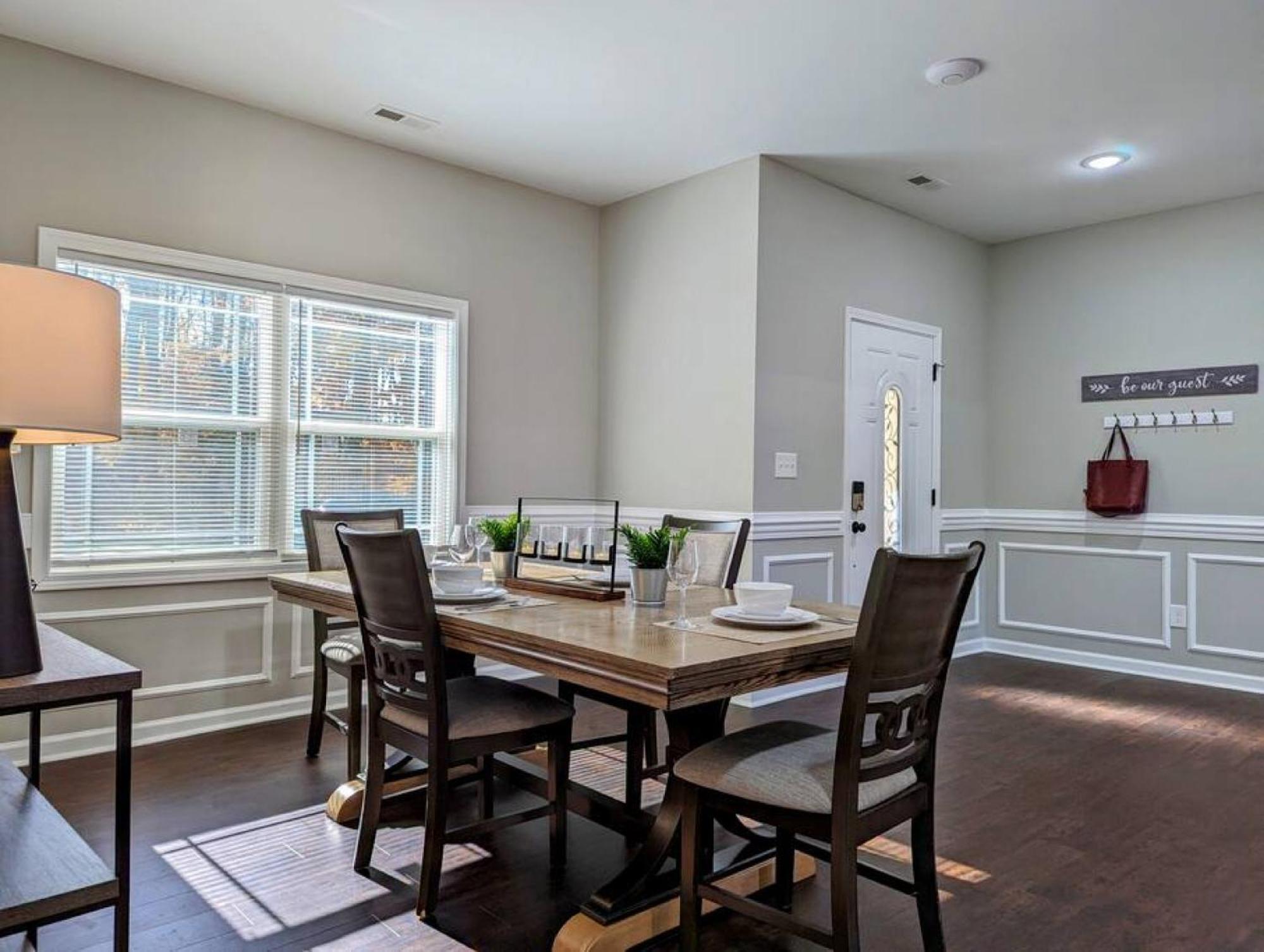 Spacious Family Friendly With Large Fenced In Yard * Charlotte