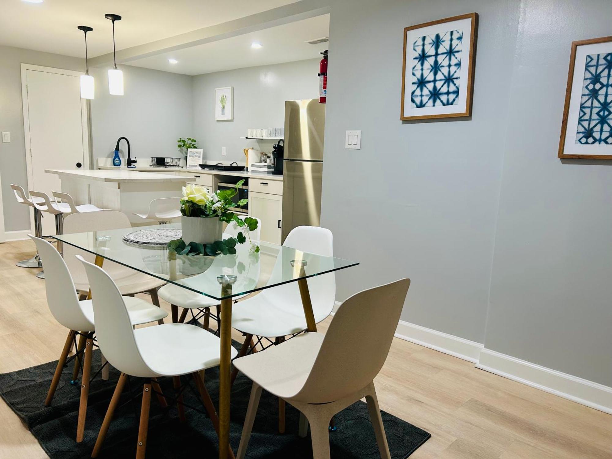 Holiday home Comfy Lower Lvl With Jetted Tub Near Uptown And Unc