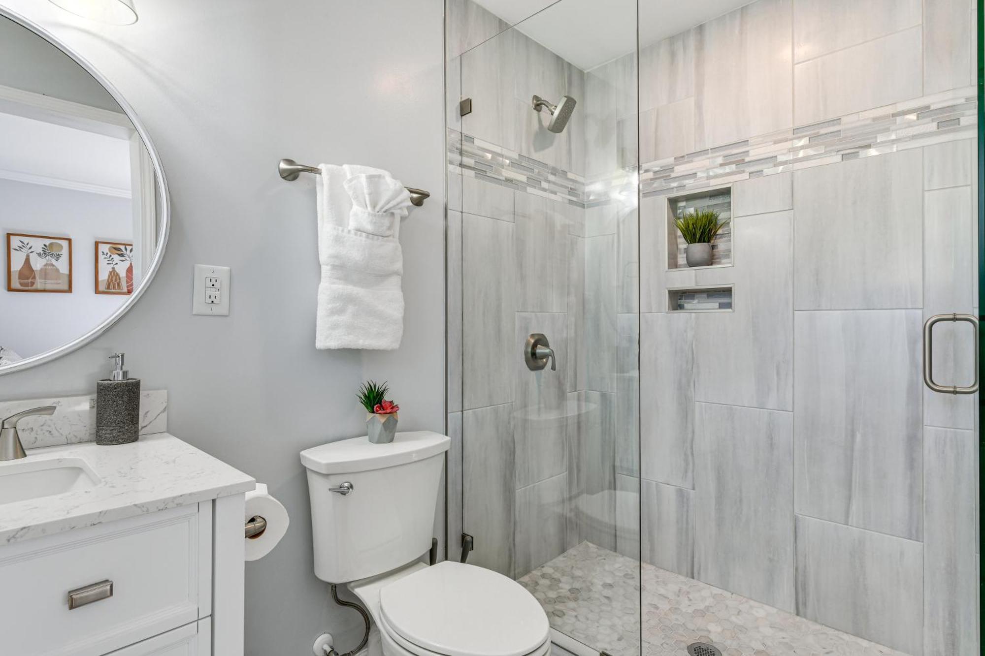 Newly Updated About 3 Mi To Downtown Charlotte!