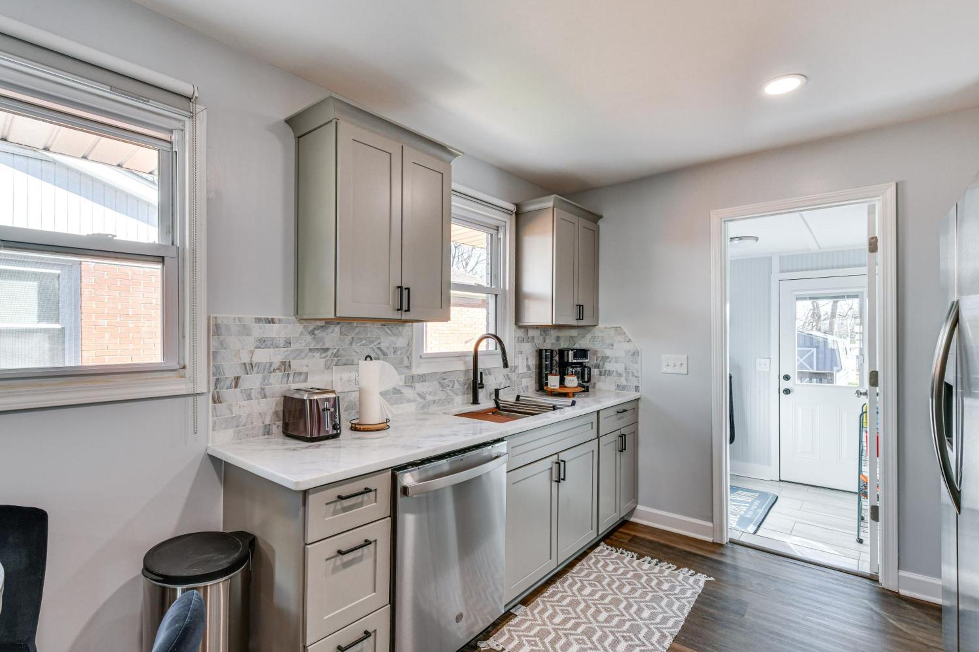 Newly Updated About 3 Mi To Downtown Charlotte!
