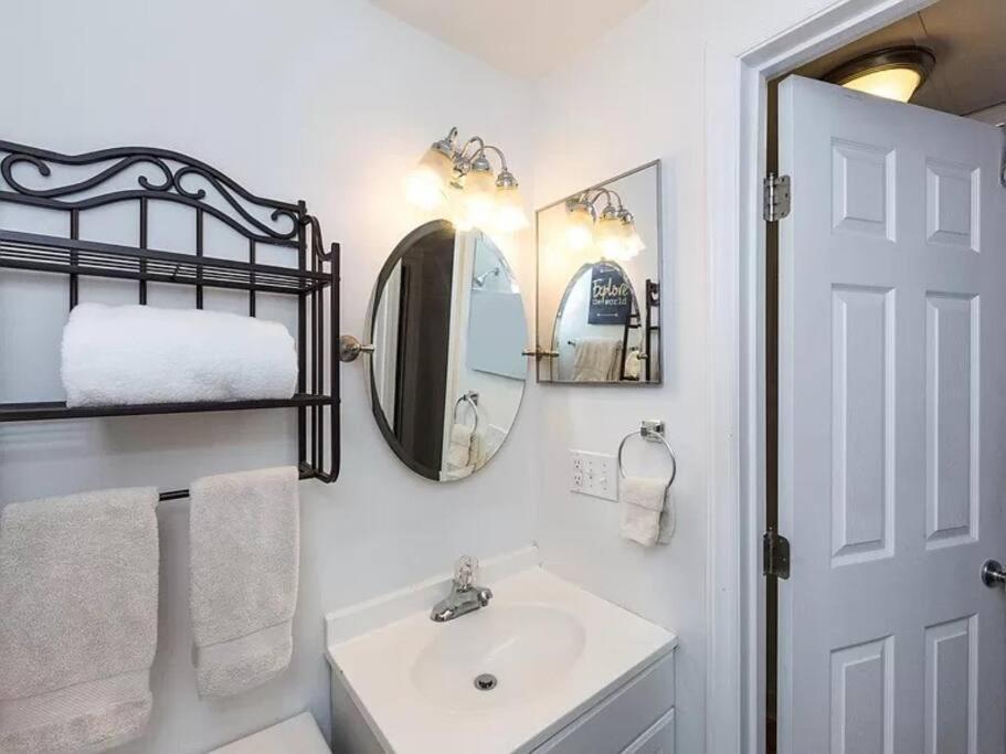 Middle Of Uptown Peaceful Living Apartment *