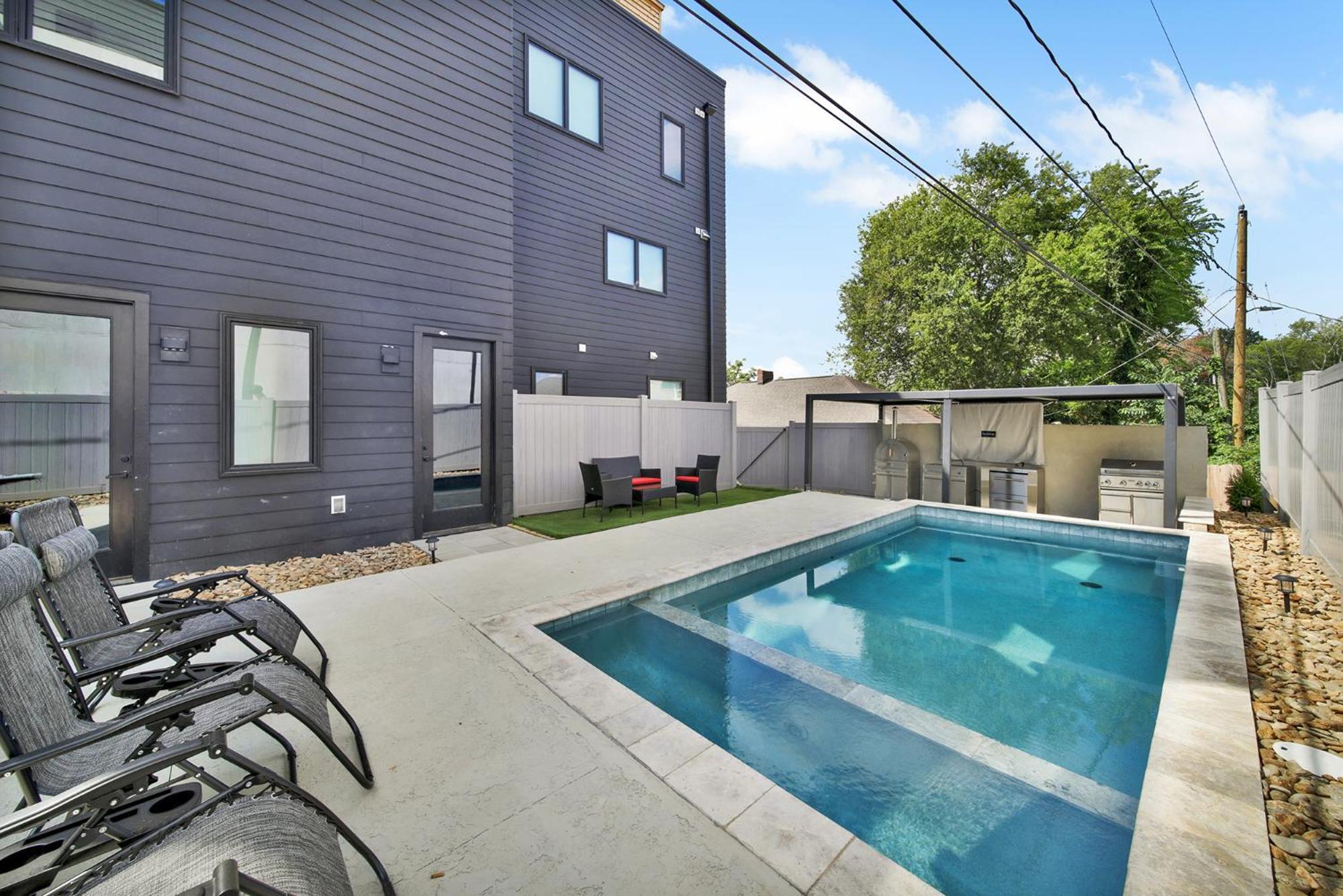 406 Katonah Amazing Location Rooftop Patio Views And A Gym *