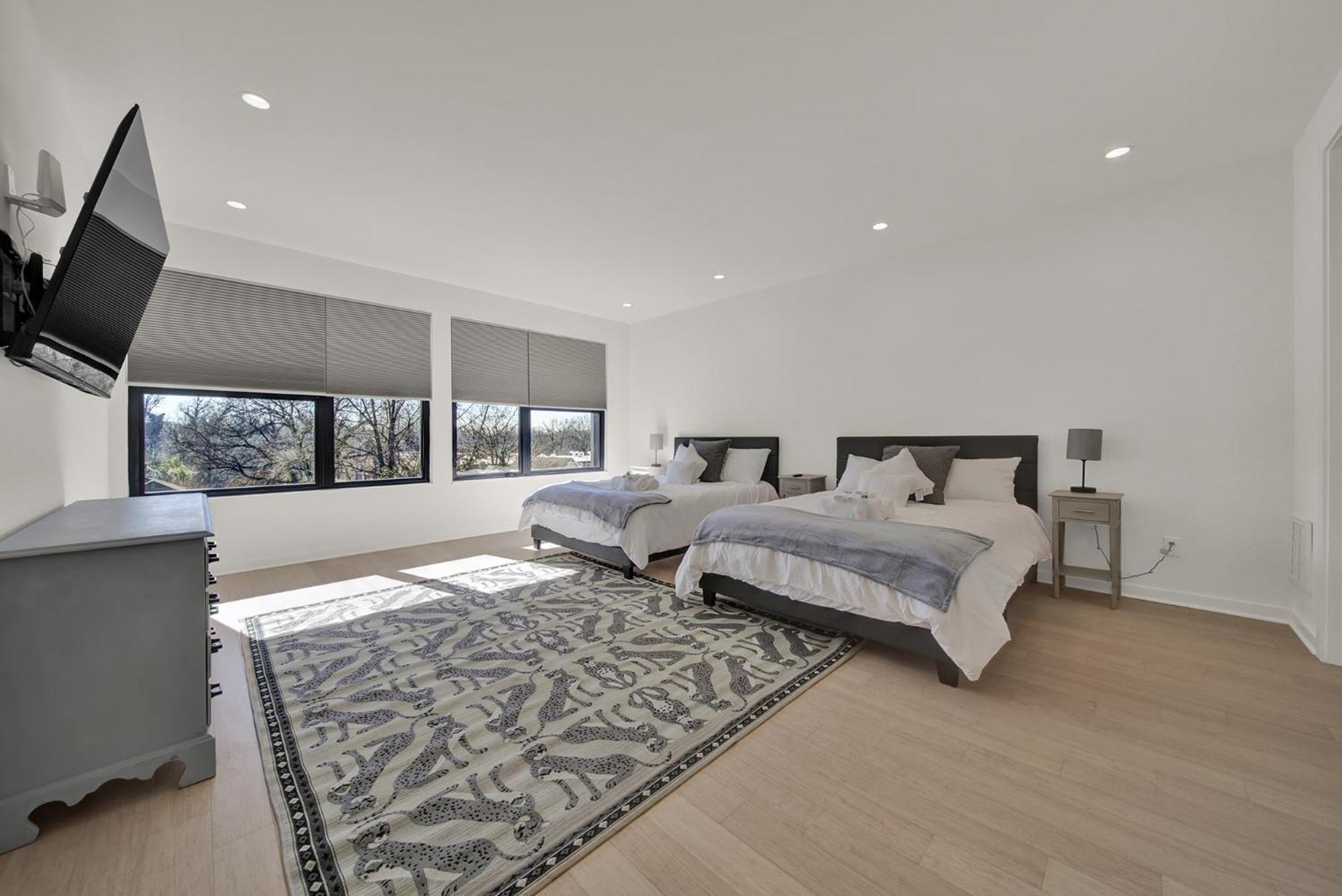 406 Katonah Amazing Location Rooftop Patio Views And A Gym