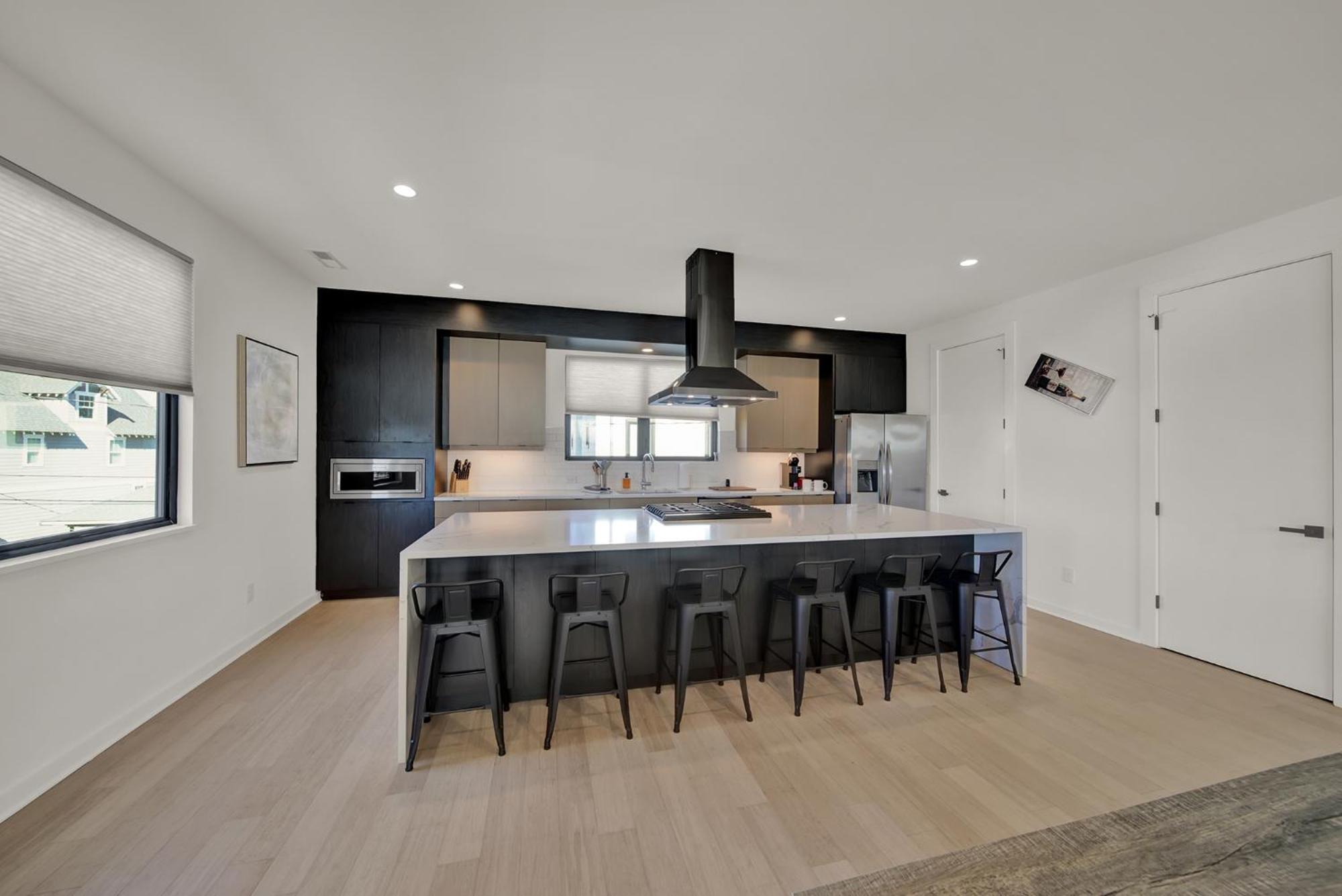 406 Katonah Amazing Location Rooftop Patio Views And A Gym *