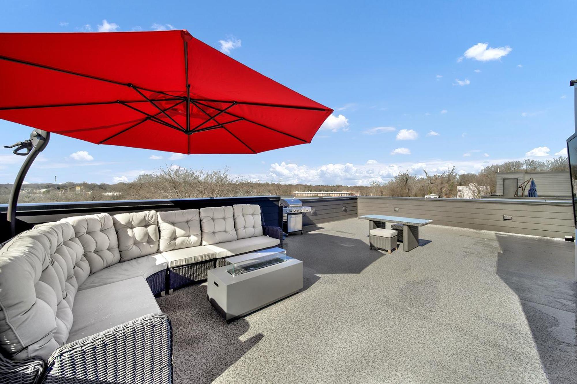 406 Katonah Amazing Location Rooftop Patio Views And A Gym