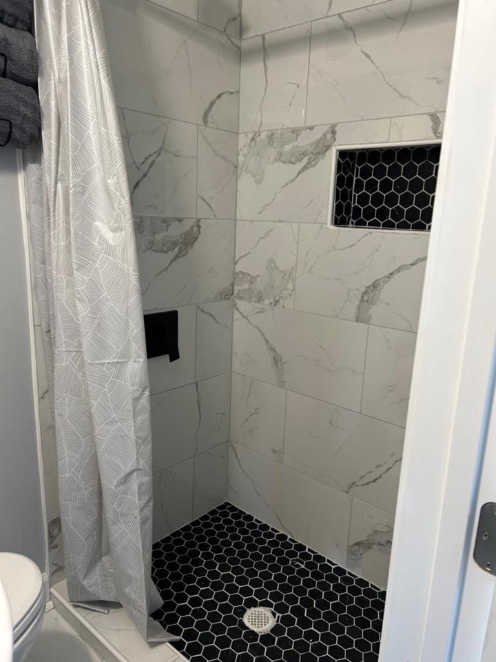 Holiday home Comfy Lower Lvl With Jetted Tub Near Uptown And Unc Charlotte