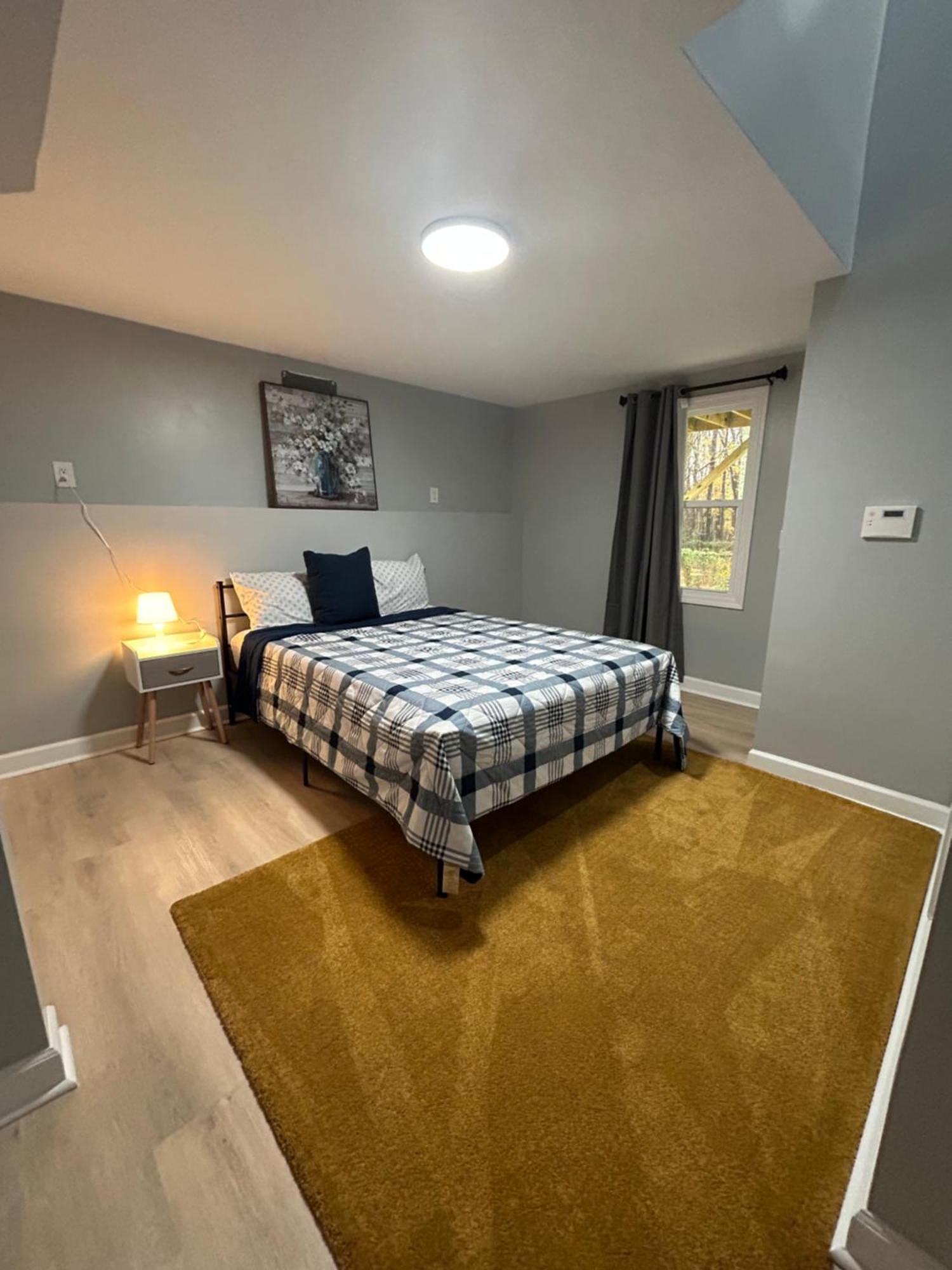 Comfy Lower Lvl With Jetted Tub Near Uptown And Unc