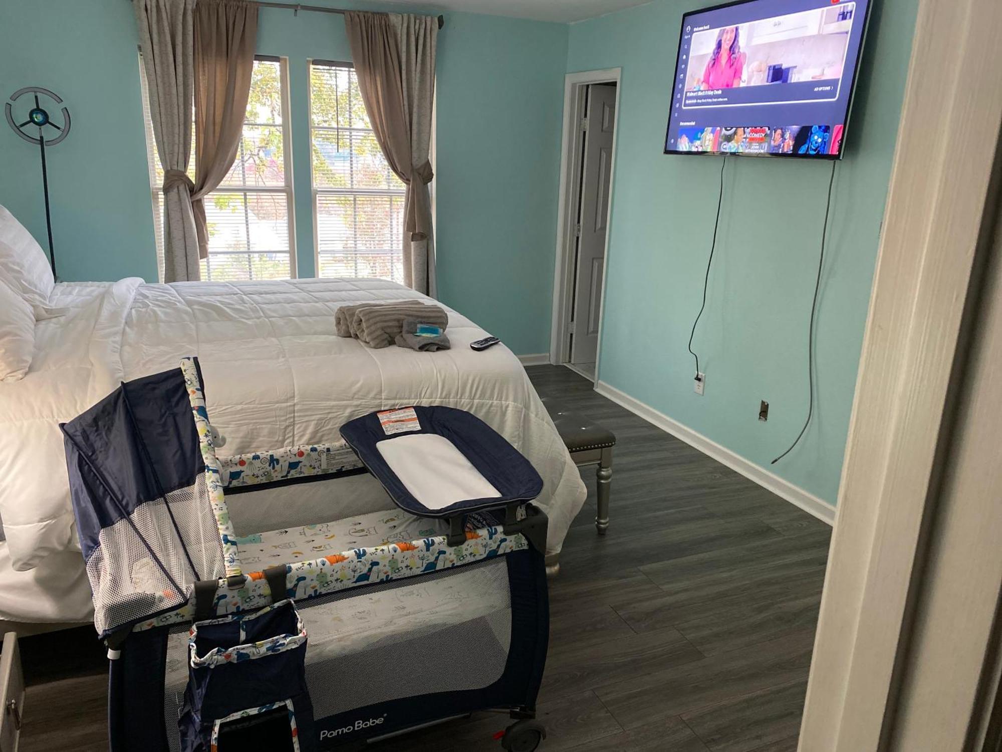 Apartment 20min To International Airport! 10min To Pnc Music! Wifi *