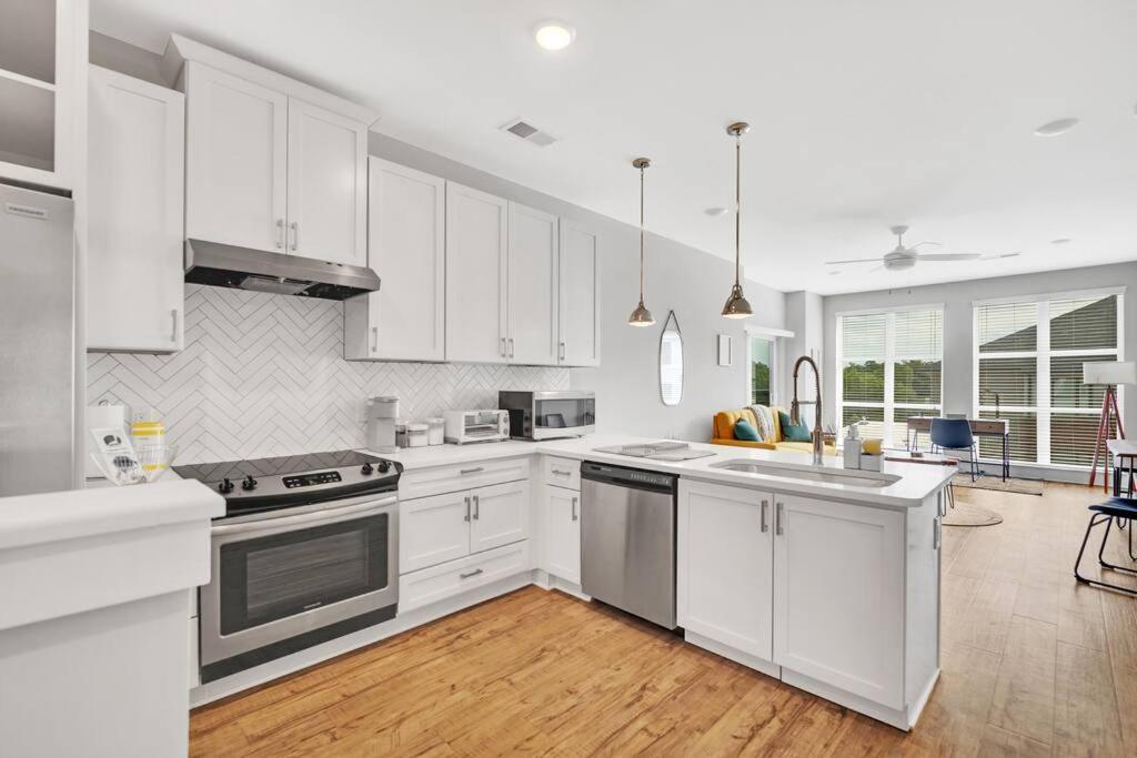 Organic Modern ~ King Bed ~ In Plaza Midwood * Charlotte