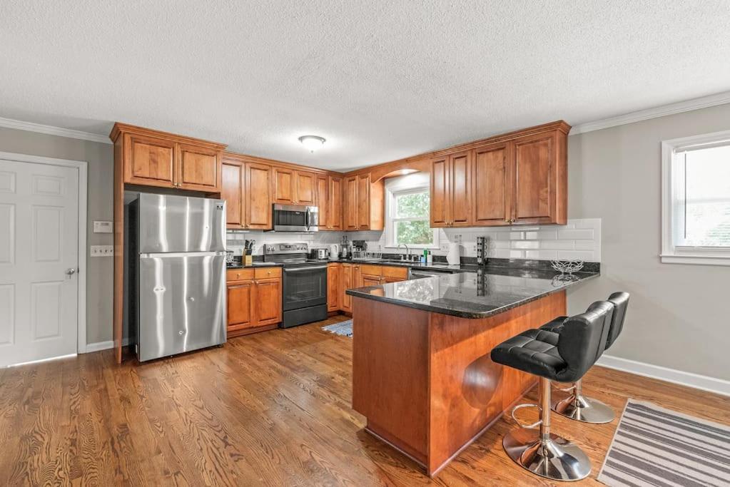 Holiday home Charming, Cozy Close To Uptown, Airport & Whitewater Center