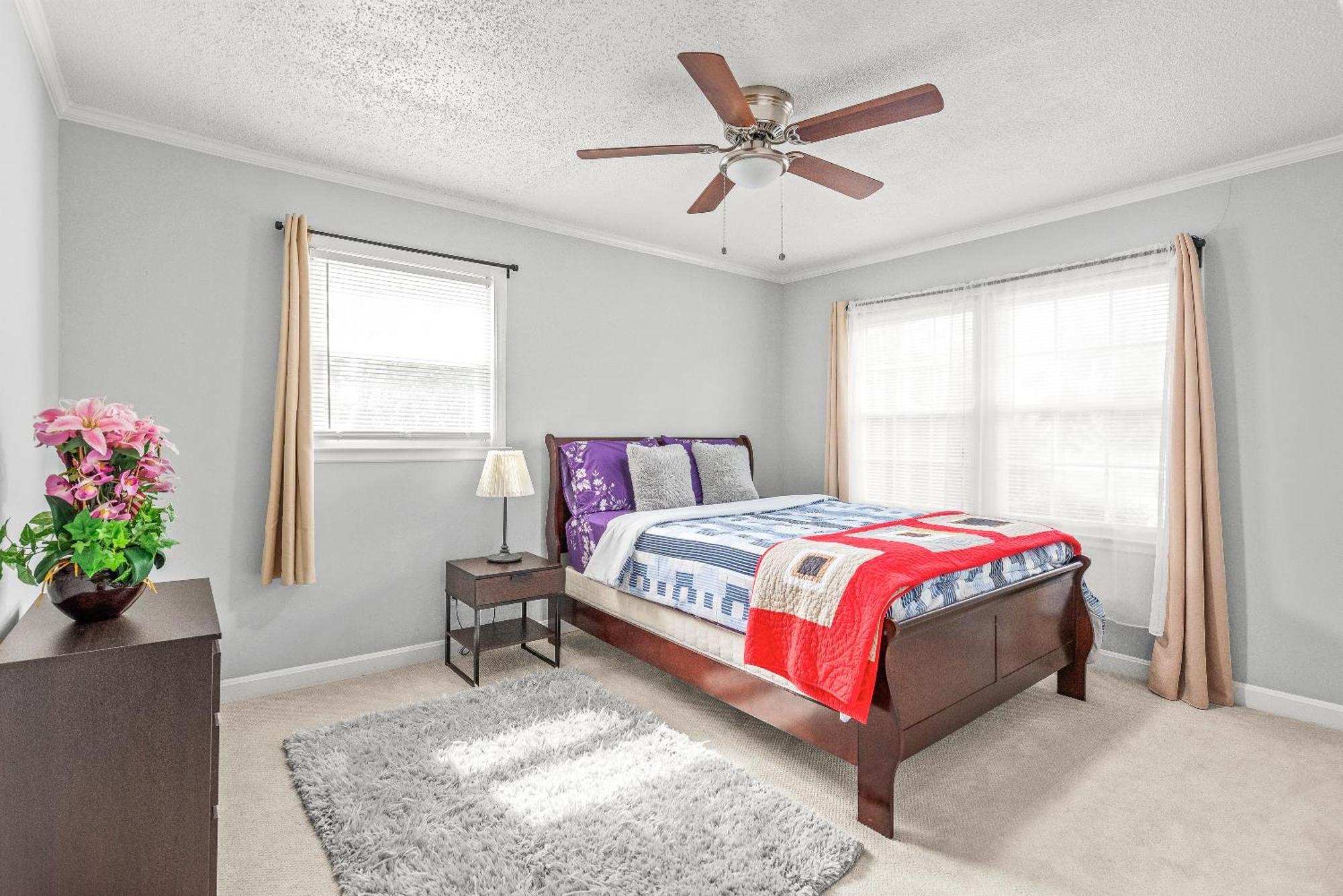 Holiday home Charming, Cozy Close To Uptown, Airport & Whitewater Center *
