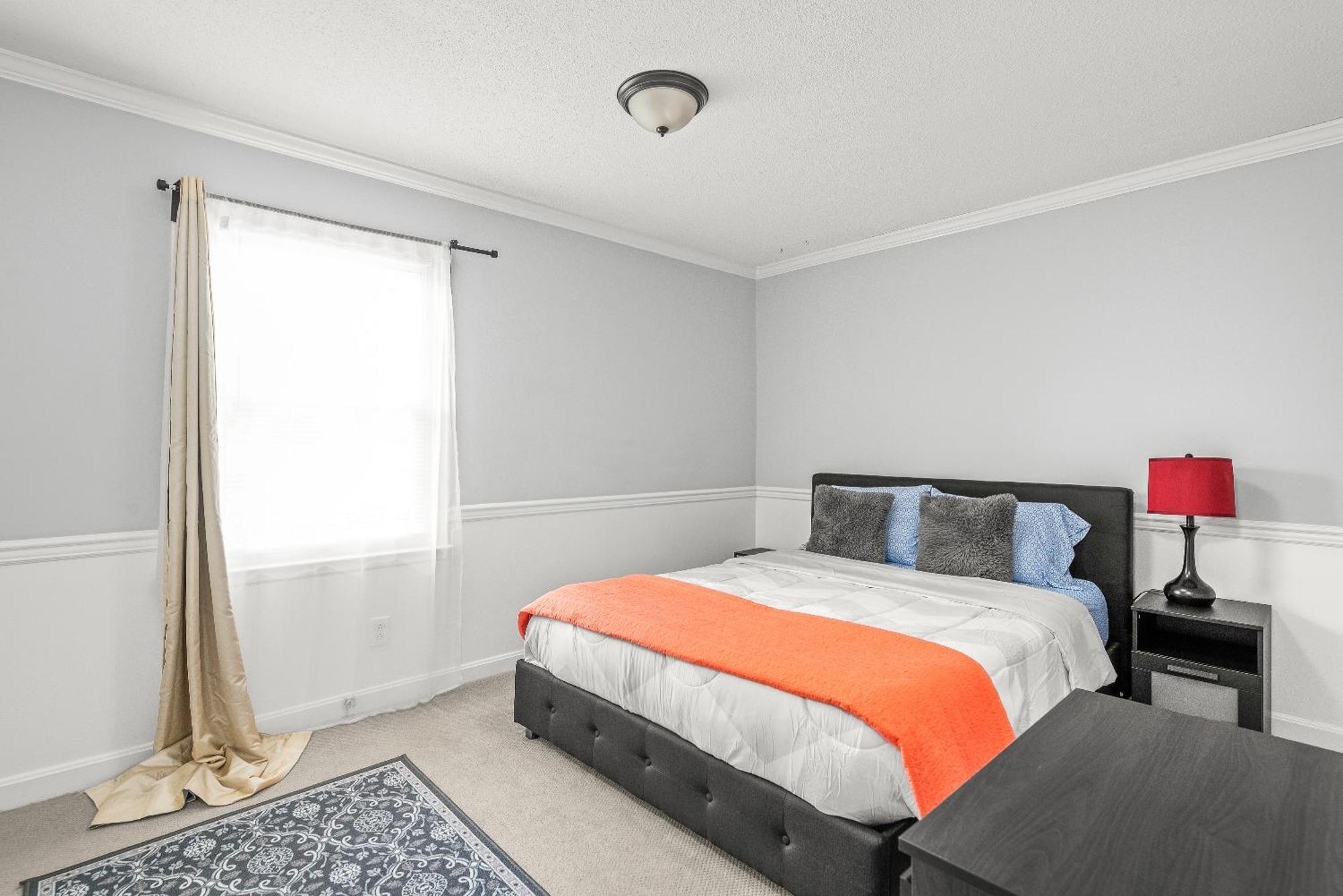 Charming, Cozy Close To Uptown, Airport & Whitewater Center *