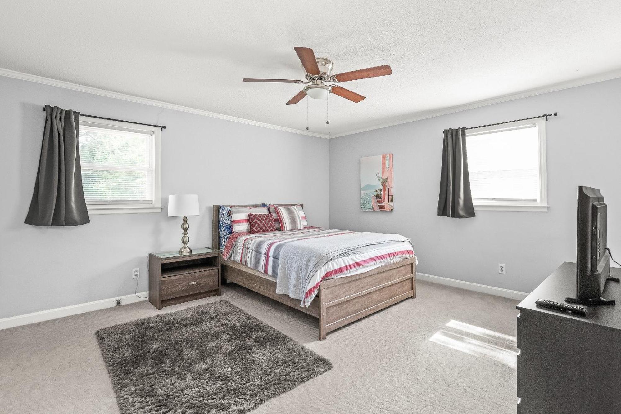 Holiday home Charming, Cozy Close To Uptown, Airport & Whitewater Center