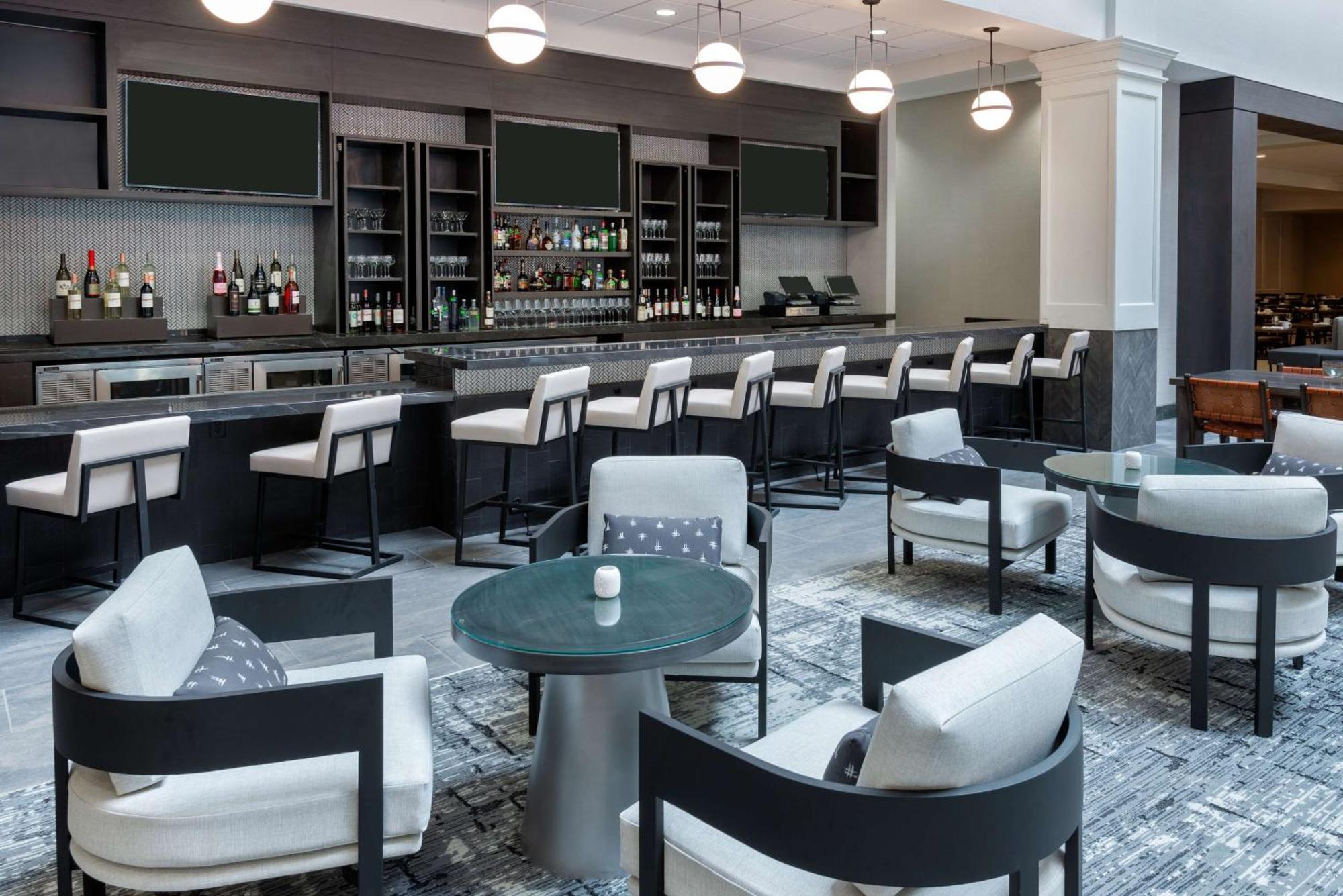 Hotel Hilton Airport 4*