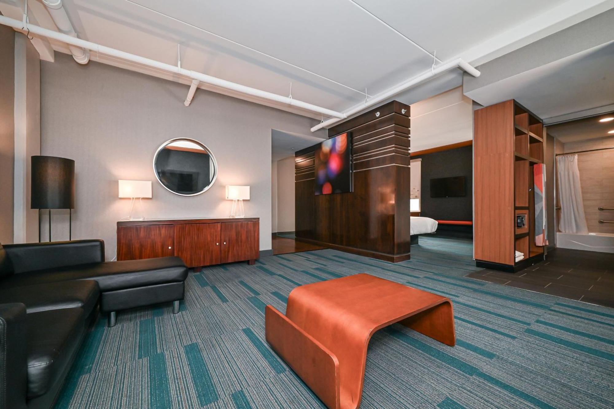Aloft Center 2*