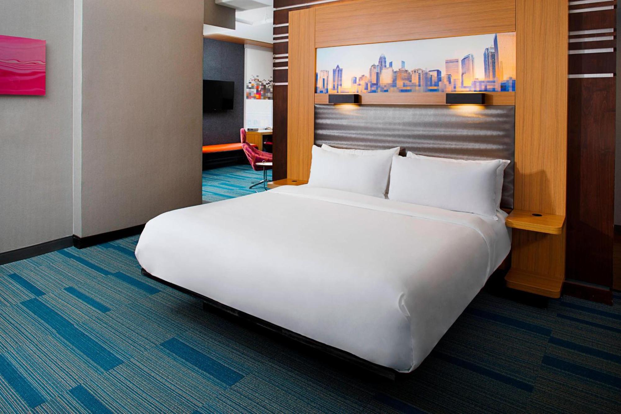 Aloft Center Hotel 2*