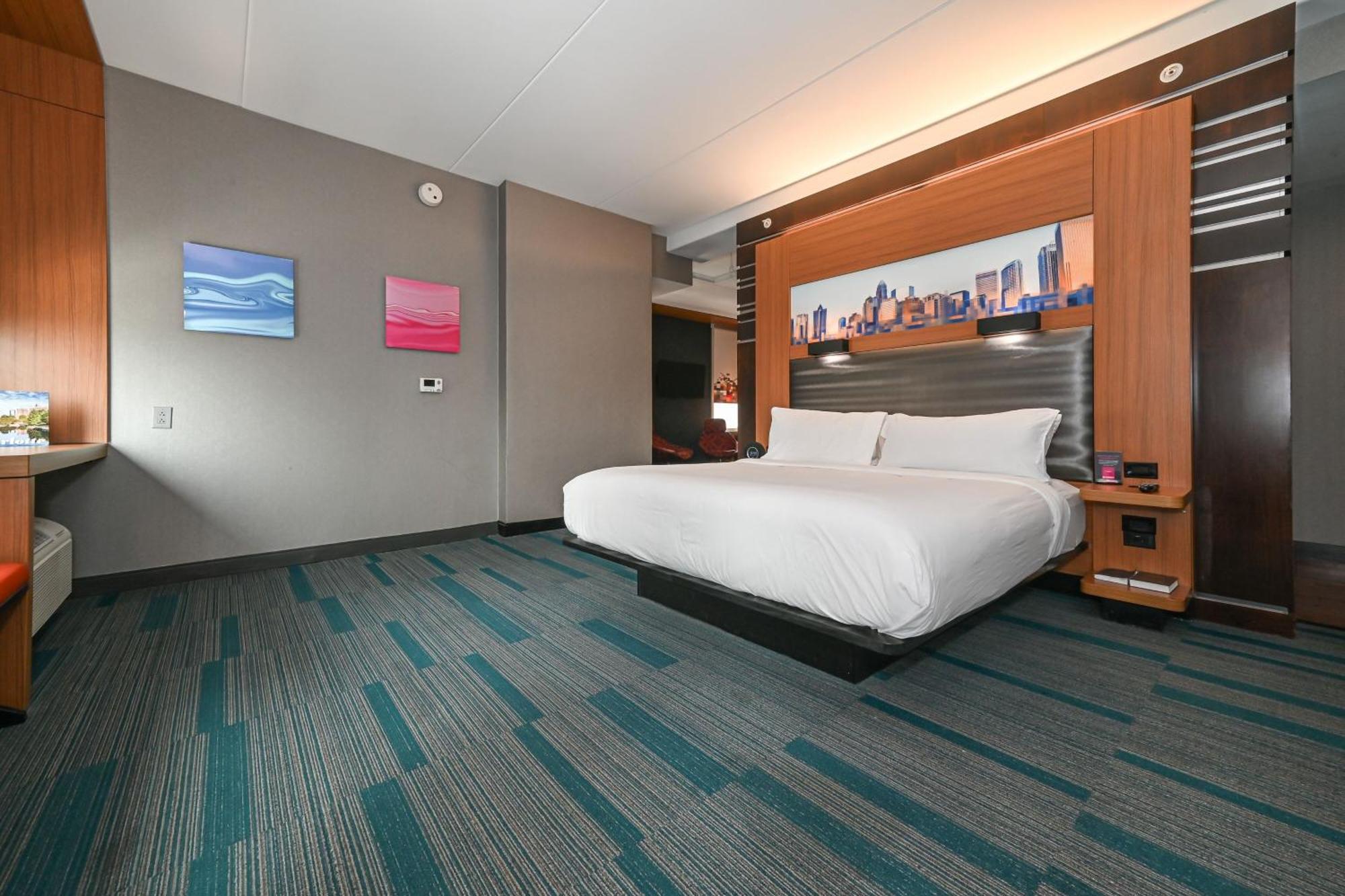 Hotel Aloft Center 2*