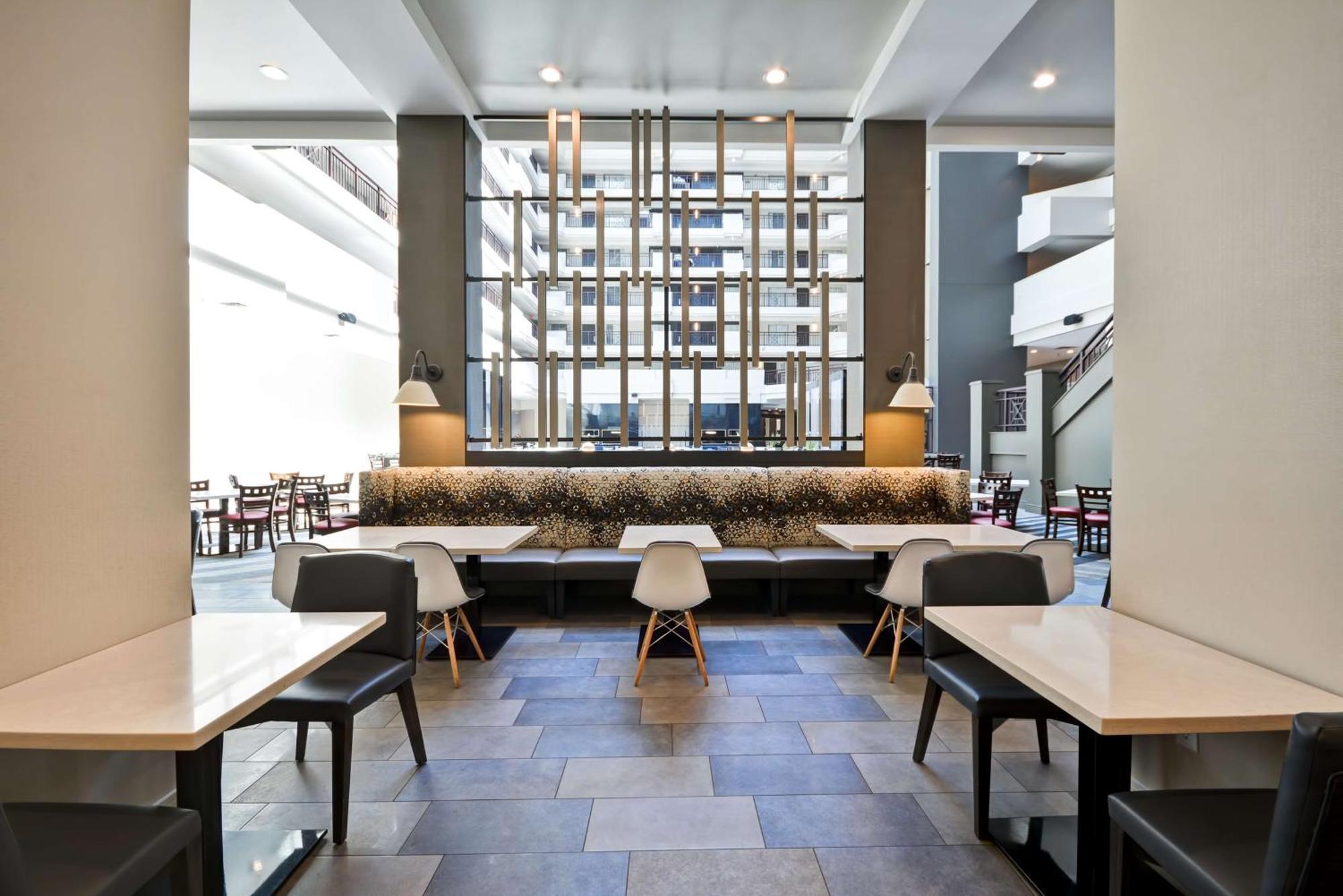 Hotel Embassy Charlotte