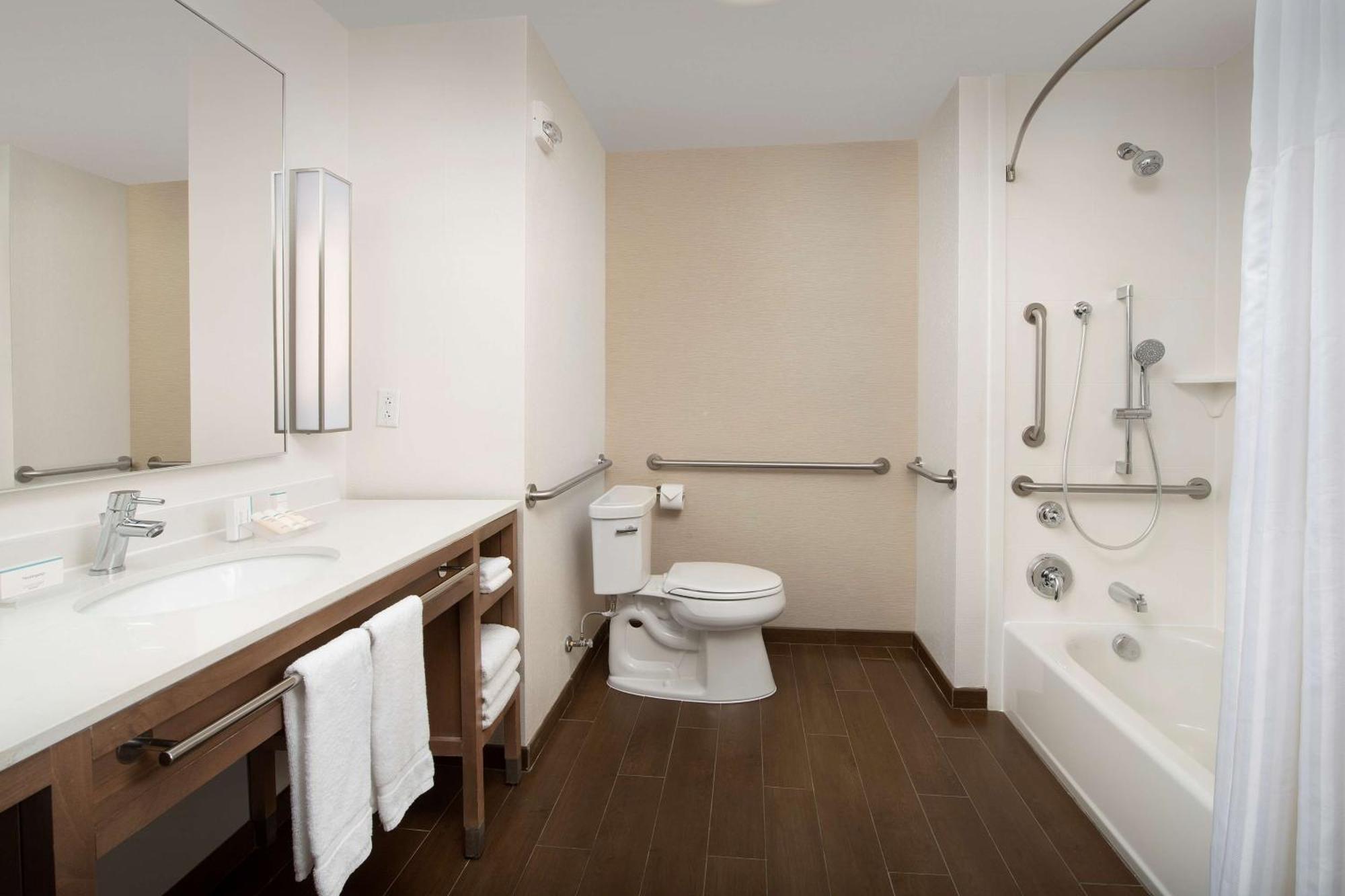Hotel Hilton Garden Airport 3*