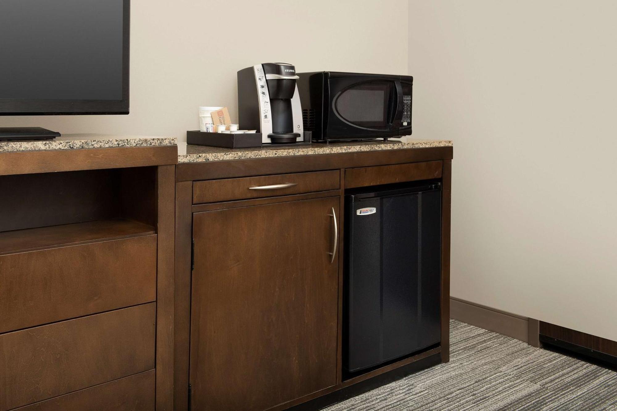 Hilton Garden Airport 3*