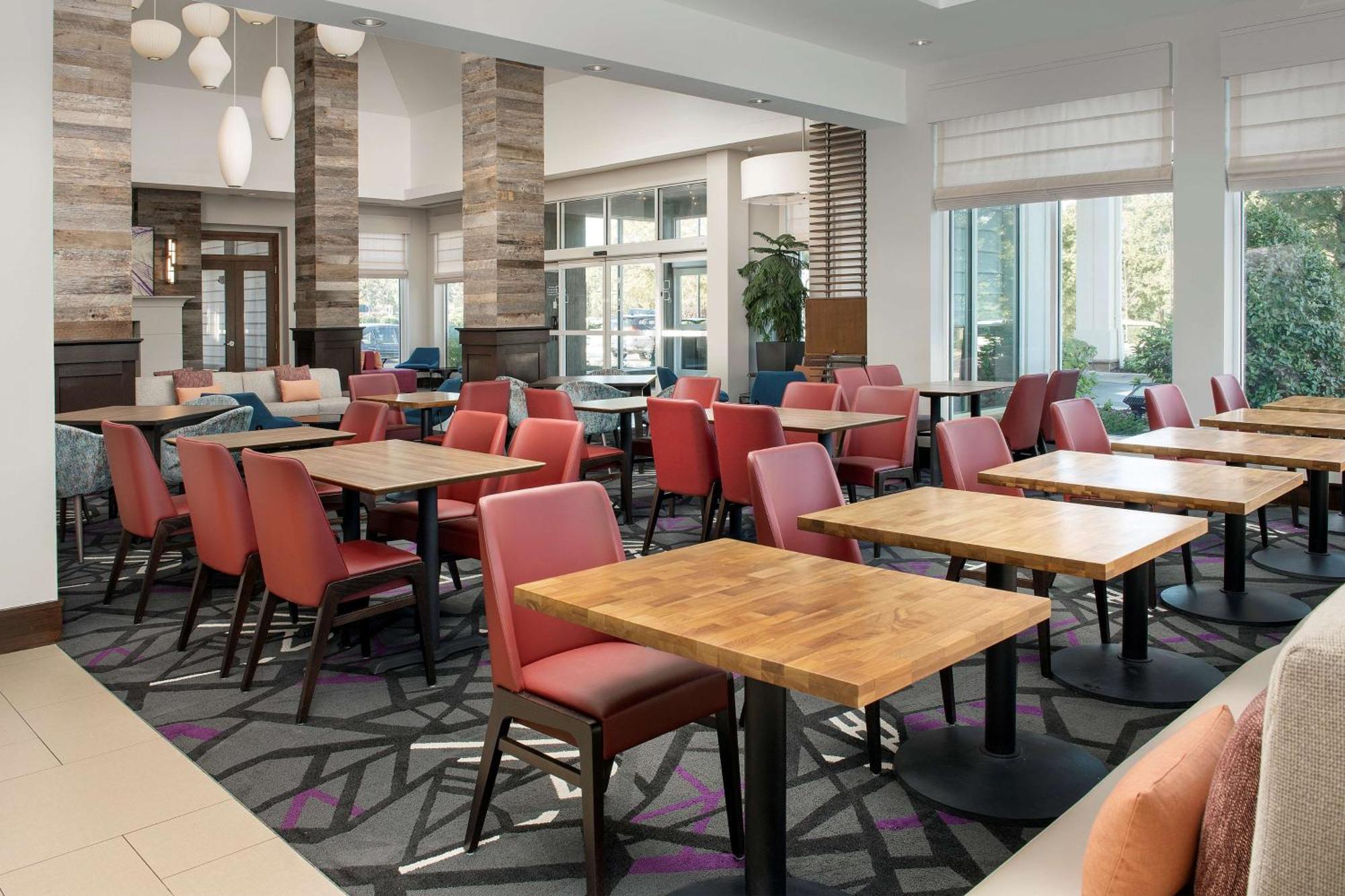 Hotel Hilton Garden Airport