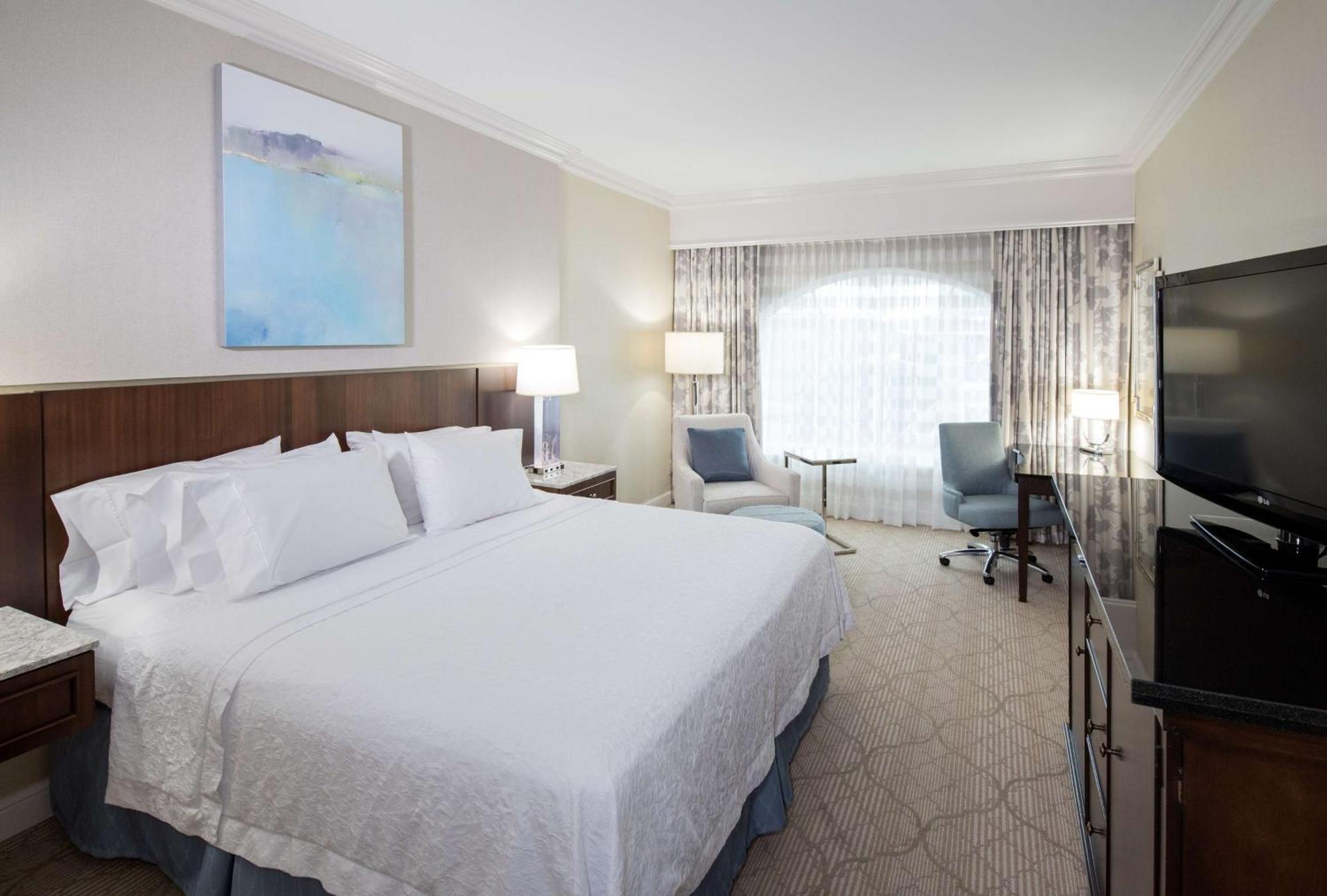 Hampton & South Park At Phillips Place Hotel 3*