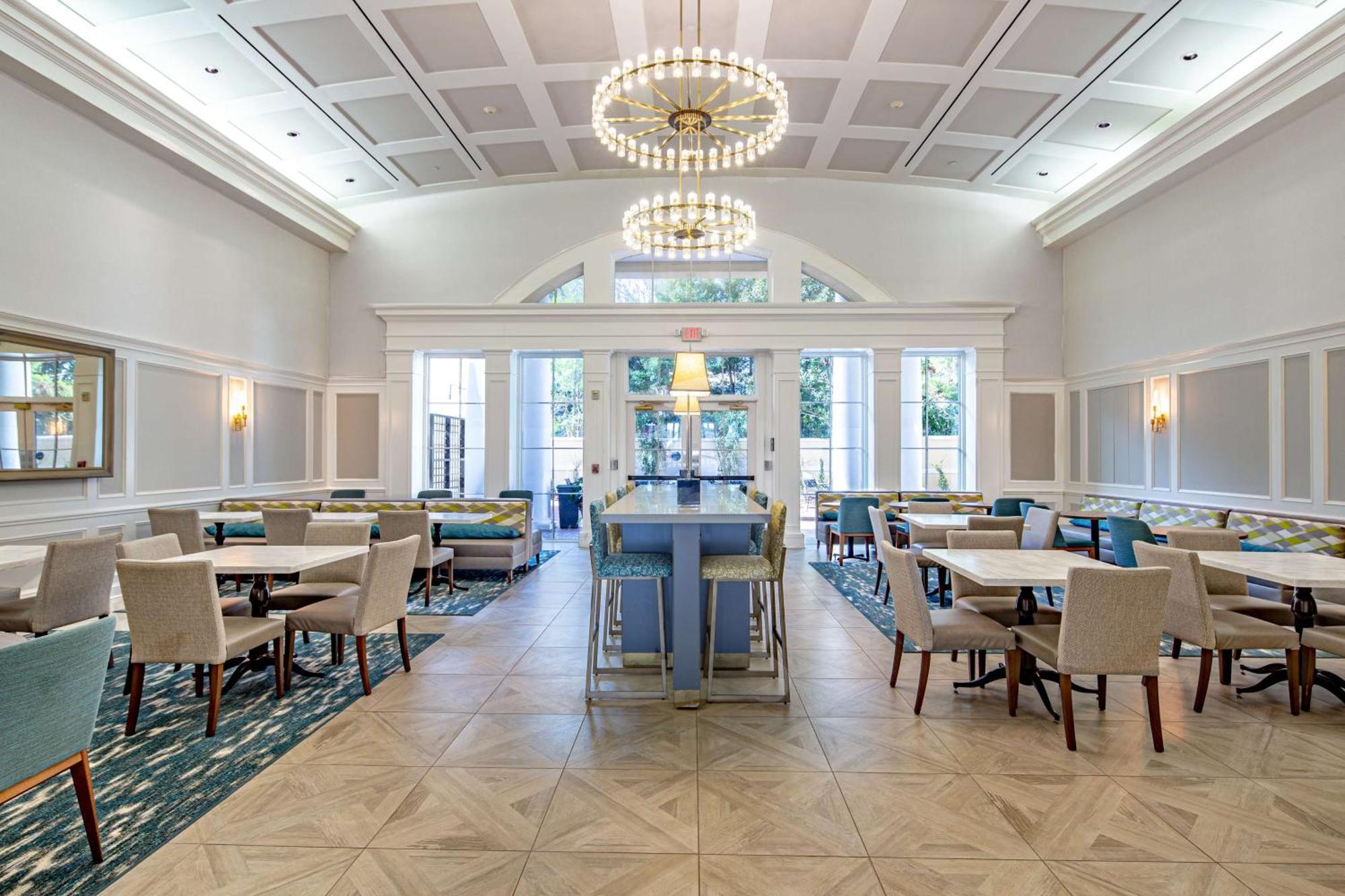 Hotel Hampton & South Park At Phillips Place 3*